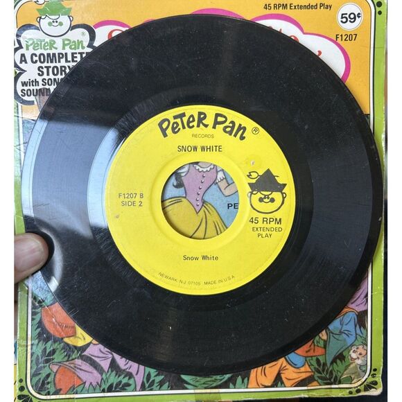 Vintage 45RPM- Snow White and the Seven Dwarfs - Peter Pan Records - 7" - Picture 3 of 3